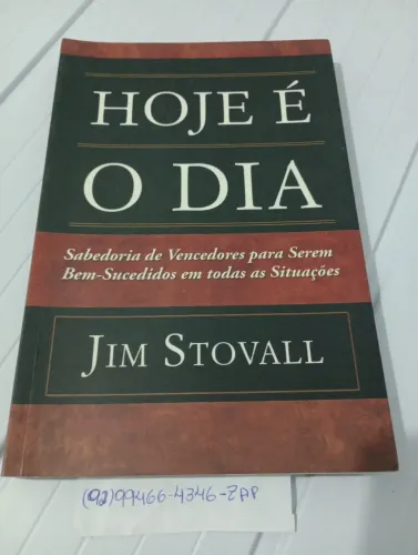 Livro de Desenvolvimento pessoal Hoje é o Dia