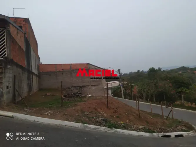 Lote de Esquina com 218,45 m² no Bairro Boa Esperança 2 Ideal para Construção com Garagem