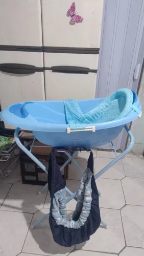 Banheira infantil, suporte,apoio de banho e bolsa canguru 
