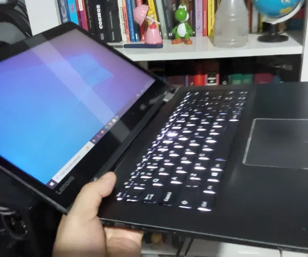 Notebook Lenovo Yoga com tela touch-screen, i5 6 geração, memória DDR4 e SSD