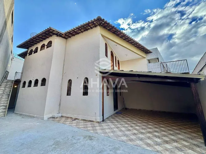 Casa com 3 Quartos disponível para locação, com aproximadamente 195m², Planalto