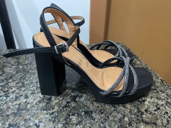 Sandália preta 36