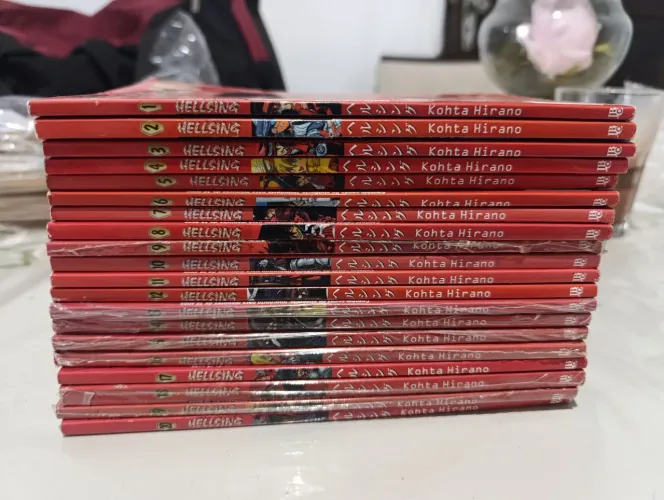 Mangás Hellsing Completo
