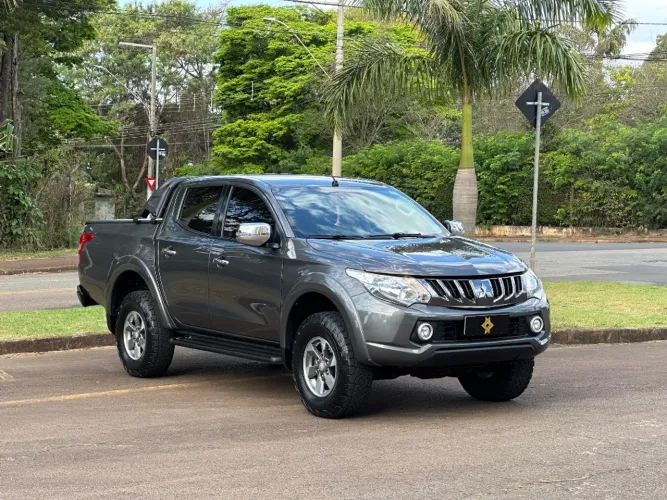Mitsubishi L200 Tri. Outd. HPE 2.4 CD 4X4 Die. AUT 2019