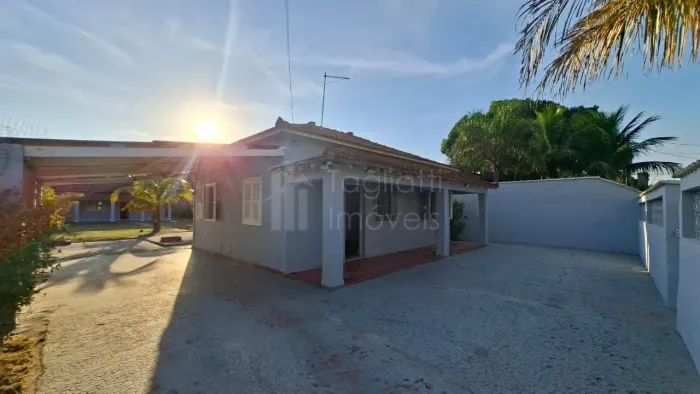 Duas casas no mesmo terreno para locação no bairro Coqueiral, Araruama/RJ.