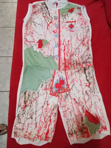 Vendo fantasia de Halloween tamanho 8 anos conservada. Valor 40,00 Retirada no Dirceu 1