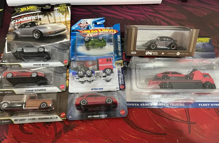 Lote 1/64 7 hot wheels + 1 inspire model