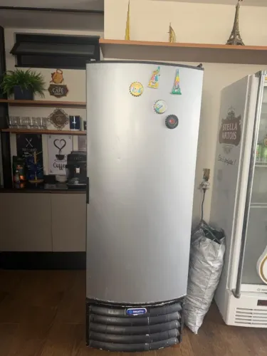 Freezer Vertical Metalfrio 539L Comercial 220V Funcionando