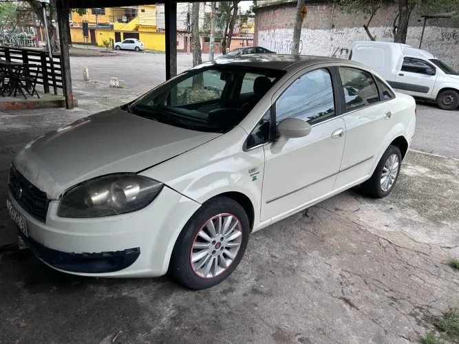 Fiat Linea Essence 1.8 Flex 16V 4P 2015