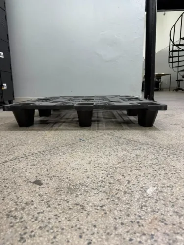 Pallet de Plástico Vazado Preto 1,00x120M