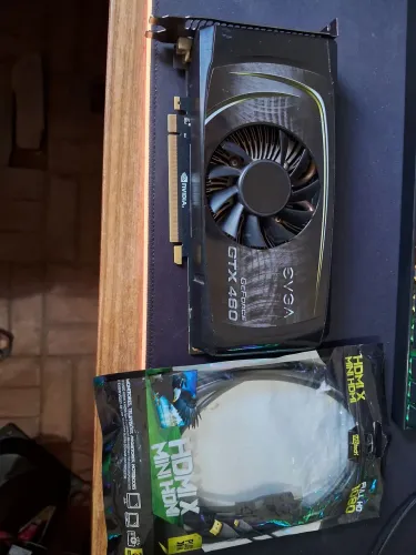 GTX 460 DDR5 EVGA + Adaptador HDMI para MiniHDMI