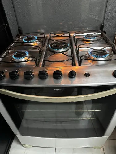 Fogão Electrolux seis bocas
