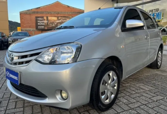 Toyota Etios X 1.3 Flex 16V 5P Mec. 2014