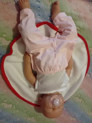 Bebê reborne recém nascido de silicone solido 