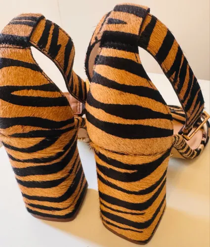 Sandália Arezzo Pelô Zebra(marrom e preto)