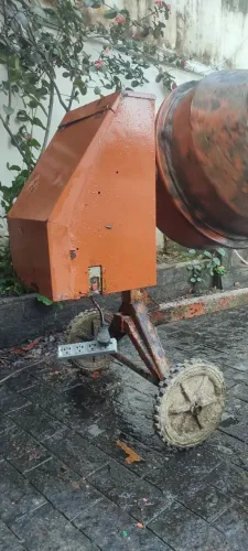 Betoneira 200 litros funcionando perfeitamente em bom estado