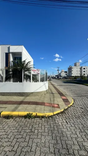 casa de esquina  sobrado em tijucas mata atlântica