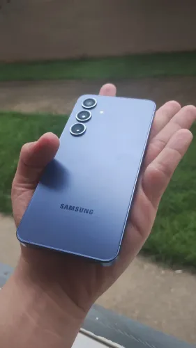 Samsung galaxy S24( nao é FE) 256GB com nota. Troco por s23 ultra