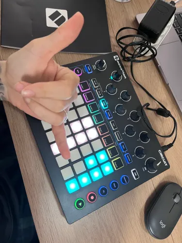 Novation Circuit Groovebox clássica