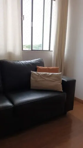 Sofá em couro preto