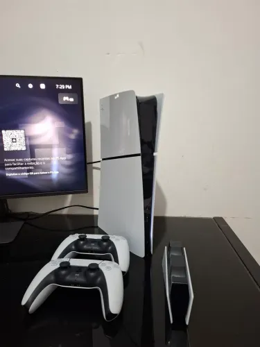 PlayStation 5 Slim - 1TB - 2 Controles - Mídia Digital
