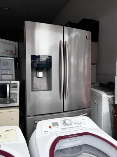 Vende-se, com apenas o filtro de água e gelo não funciona, de resto está tudo ok