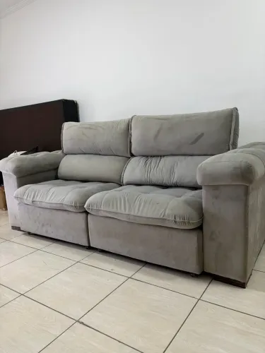 Sofá Retrátil Cinza em Veludo