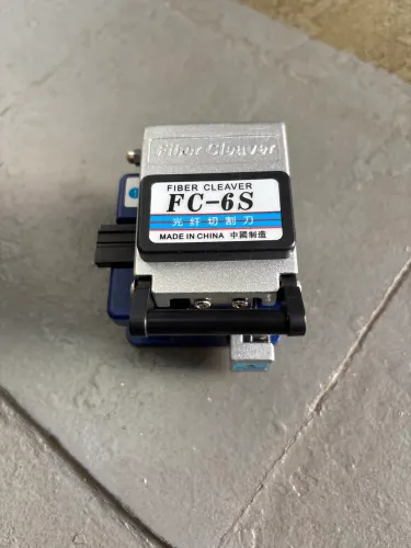 Clivador de fibra óptica modelo FC-6S
