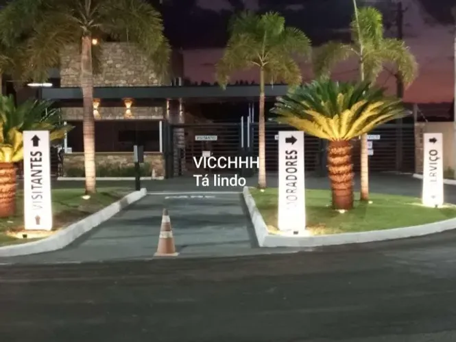 Alugo / Vendo casa nova 4 suítes Condomínio Uberaba