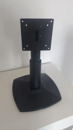 Base para monitor padrão VESA. Gira para os 2 lados e aumenta a atura em 10 cm.