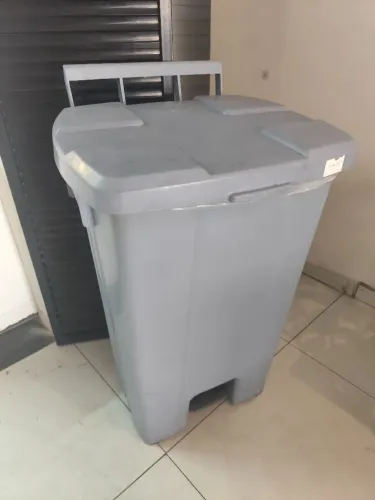 Lixeira 100L com pedal