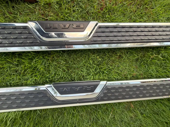 Estribos originais Dodge Ram 2500/3500