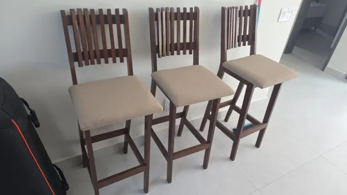 3 Cadeiras altas para bancada