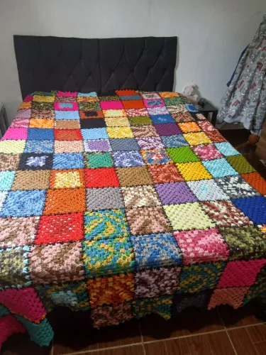 Colcha de casal em croche em ótimo estado