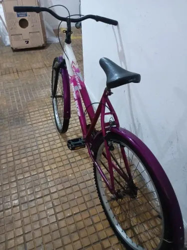 Bicicleta semi nova valor 300 reais ou troco por um telefone bom