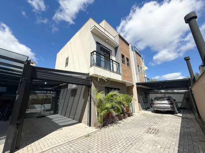 Sobrado Triplex Mobiliado com 3 Quartos e 153m² - Hauer