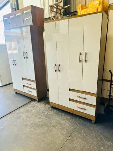 Guarda roupa solteiro com 4 portas / NOVO