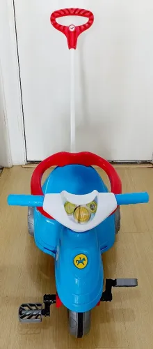 Triciclo infantil em ótimo estado