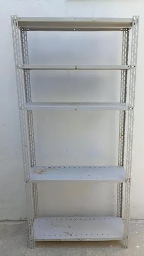 Estante de ferro