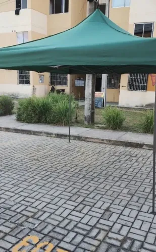 Vendo tenda ou barra por 510,00 reais Nova só está fora da embalagem usada 3 vezes