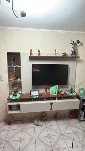 Painel de sala muito bonito com espelho e porta arranjos otimo estado de conservação