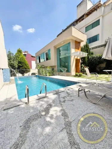 Excelente casa de alto padrão - 4 suítes e 6 banheiros
