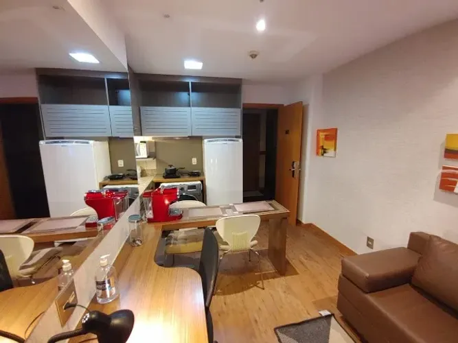 Flat, quarto,sala com mini cozinha e banheiro, localizado no SHN próximo ao Brasília Shopp