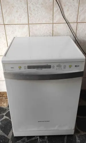 Vende máquina de lavar louças 12 servicos<br>Brastemp 220w