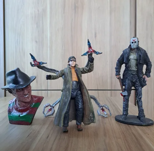 Bonecos de terror e Marvel. Dr Octopus, Jason (Sexta-feira 13) e Freddy Kruguer