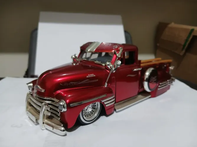 Miniatura 1/24 chevy 3100 jada