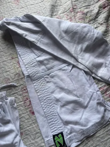 Kimono judo e jiu jitsu semi novo