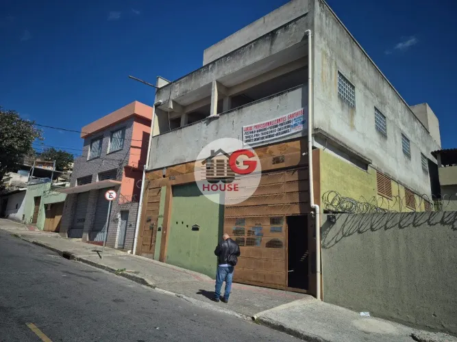 EDIFÍCIO COMERCIAL COM GALPÃO E E APARTAMENTOS.