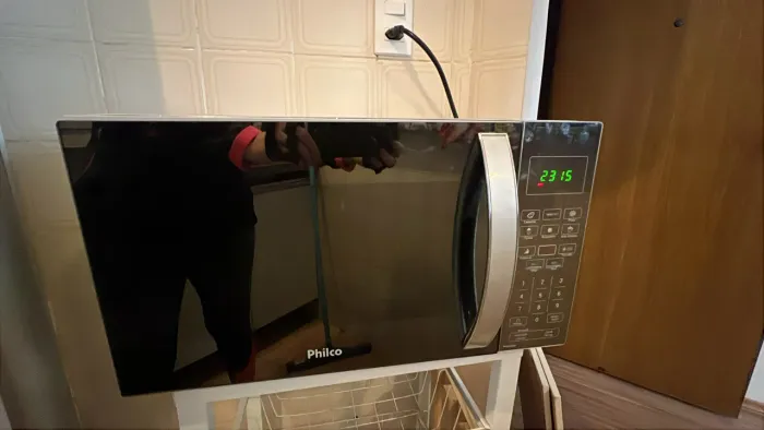 Microondas PHILCO 48cm x 26cm R$ 300