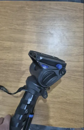 Monope Benro fibra de carbono com cabeça hidraulica